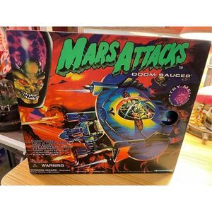Trendmasters 1996 Mars Attacks! Doom Saucer  w/ Martian Pilot-Box New, Sealed Bo